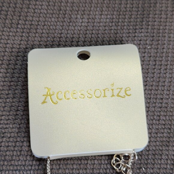 NWT Accessorize Daisy On A Chain Necklace - Picture 11 of 14